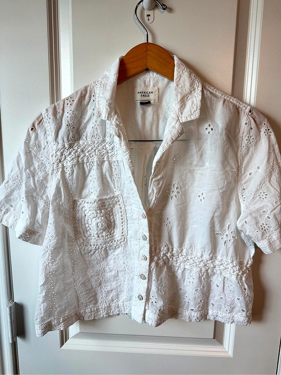 American Eagle Outfitters Tops - American Eagle Cropped White Eyelet Crochet Pocket Button-Up Shirt